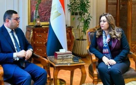 وزير التنمية المحلية والإسكان يعقدان اجتماعاً لبحث تعزيز التعاون في إدارة المخلفات الصلبة بالمدن الجديدة