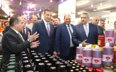 وزير الزراعة يطلق جناح منتجات الوزارة احتفالا بشهر رمضان في المريوطية