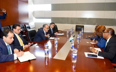 بدر عبد العاطي يلتقي وزيرة الخارجية الإيفوارية خلال قمة الاتحاد الإفريقي