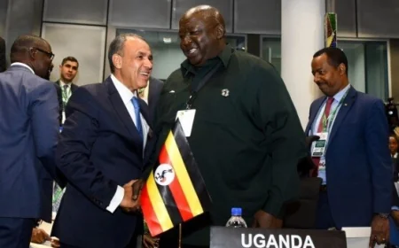 وزير الخارجية يجتمع بنظيره الأوغندي لتعزيز العلاقات الثنائية وتنمية التعاون الإقليمي