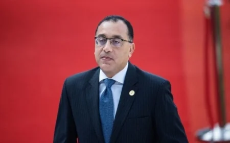 رئيس الوزراء يؤكد على أهمية توفير مستوى تعليمي ممتاز لجميع الأطفال في الأسر