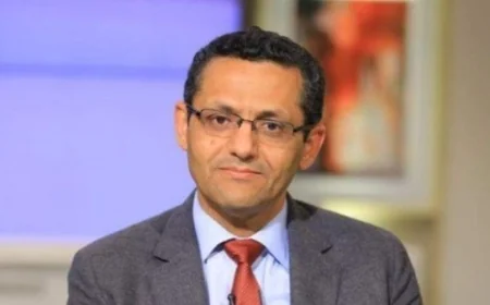 نقيب الصحفيين يدعو الأعضاء لاحترام ميثاق الشرف بعد حادثة فتاة الأتوبيس وشاب بنها