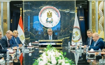 وزير الإنتاج الحربي يوجه بتعليمات هامة ويعقد اجتماعا مع قيادات الوزارة والهيئة والشركات التابعة