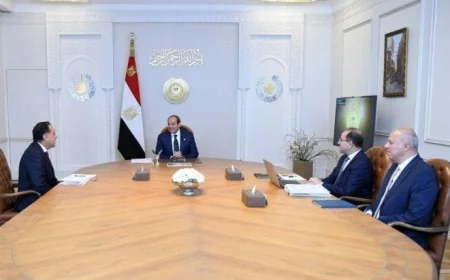 الرئيس السيسي يعقد اجتماعًا مع مدبولي وكجوك لتوجيه صرف حزمة حماية اجتماعية جديدة قبل رمضان