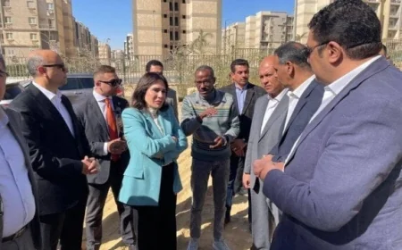 وزيرة الإسكان تقوم بجولة مفاجئة في القاهرة الجديدة لتعزيز الانضباط العام