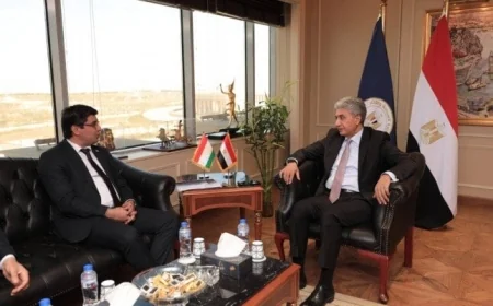 وزير السياحة المصري يلتقي سفير طاجيكستان في القاهرة لبحث سبل تعزيز التعاون السياحي المشترك
