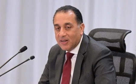 رئيس الوزراء يقدم التهاني لشيخ الأزهر بمناسبة حلول شهر رمضان المبارك