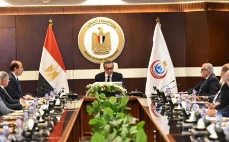 الصحة تبحث زيادة 7.7% في موازنة التأمين الصحي لعام 2026/2027