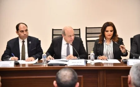 وزير الطيران يكشف عن تراجع خسائر مصر للطيران إلى 13 مليار جنيه