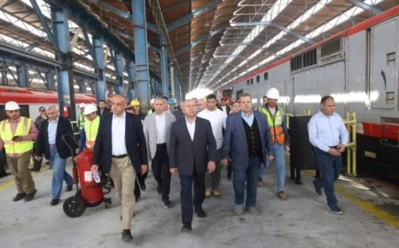 كامل الوزير يتفقد ورش السكك الحديدية ويشدد على ضمان سلامة القطارات قبل مغادرتها بالصور