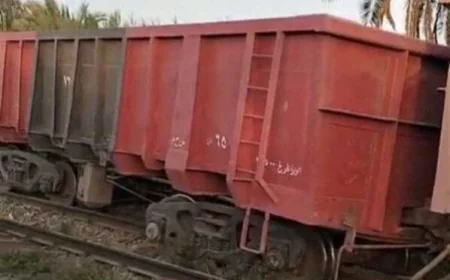 بيان عاجل من وزارة النقل حول حادث سقوط بوجي قطار بضائع في محطة بني سويف