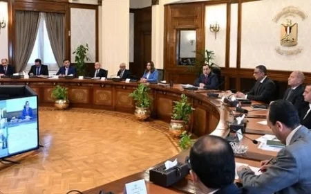 مدبولي يحذر المحافظين من تأخير إزالة المخالفات ويعتبره تقصيرًا جسيمًا