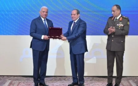 وزير الدفاع السابق يؤكد على أن القوات المسلحة ستظل دائمًا مثالًا يحتذى في التفاني والإخلاص