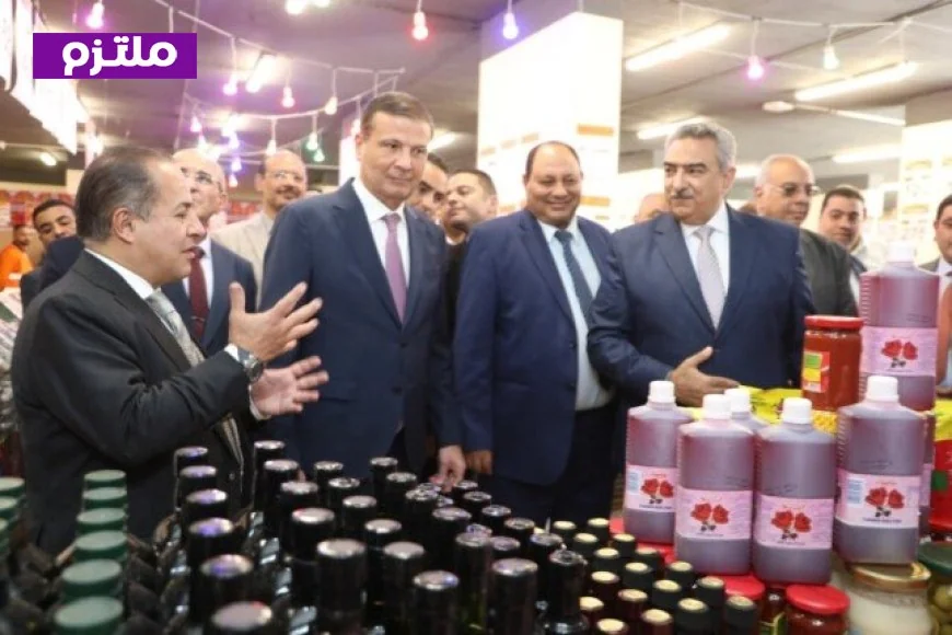 وزير الزراعة يطلق جناح منتجات الوزارة احتفالا بشهر رمضان في المريوطية