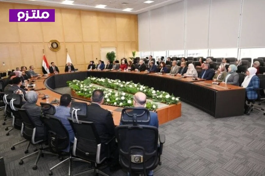 وزير الصناعة يعزز التزامه بدعم التنمية الصناعية في مصر