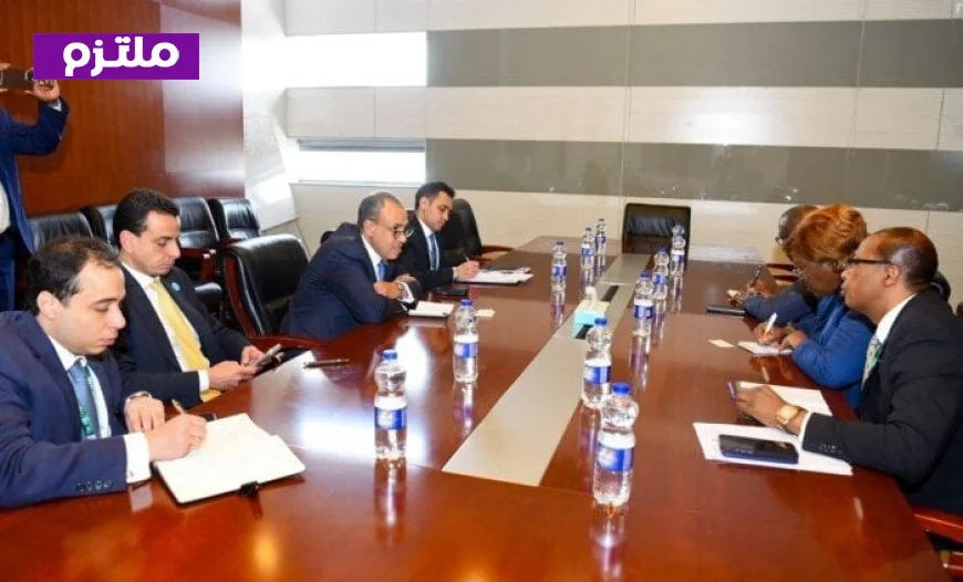بدر عبد العاطي يلتقي وزيرة الخارجية الإيفوارية خلال قمة الاتحاد الإفريقي