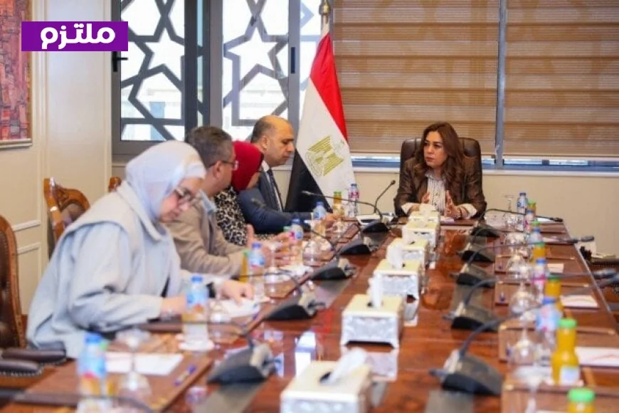 وزيرة التنمية المحلية تتابع شكاوى سكان الجيزة حول انبعاث روائح غامضة
