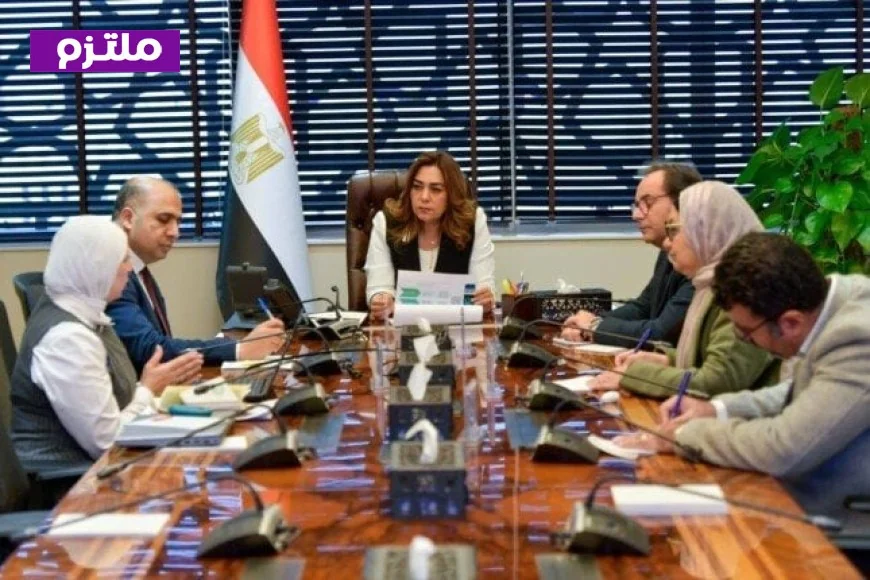 منال عوض تقدم مقترحات لتشديد العقوبات وتسريع البدائل للحد من الأكياس البلاستيكية أحادية الاستخدام