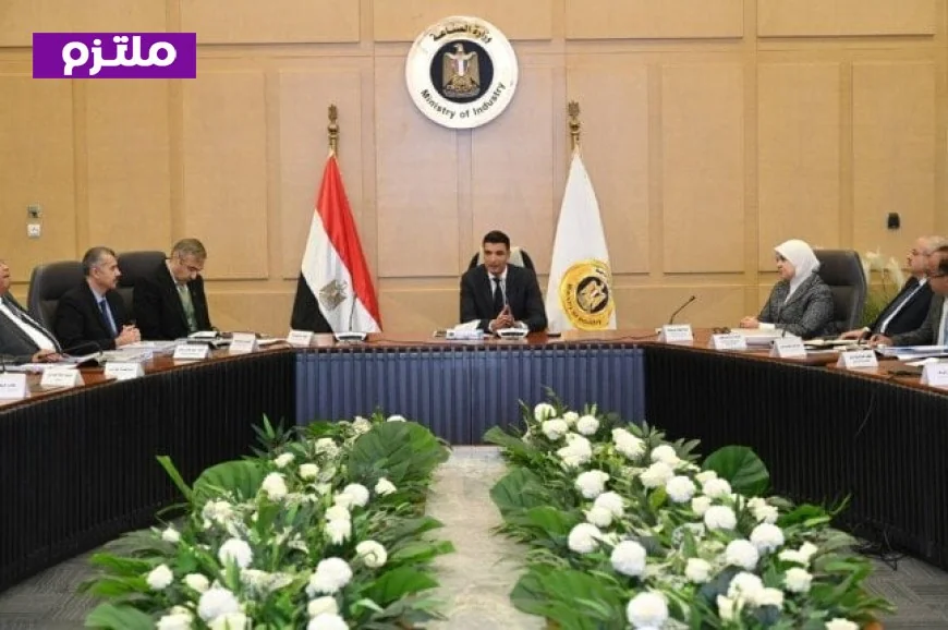 وزير الصناعة يعلن خطة لتعزيز الربط بين البحث العلمي واحتياجات القطاع الصناعي
