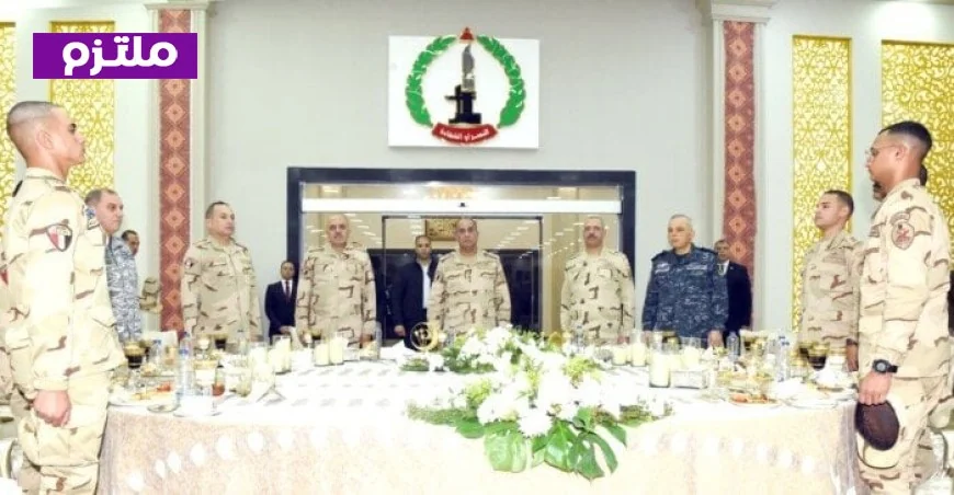 وزير الدفاع يتناول الإفطار مع مقاتلي الجيش الثاني الميداني لتعزيز الروح المعنوية
