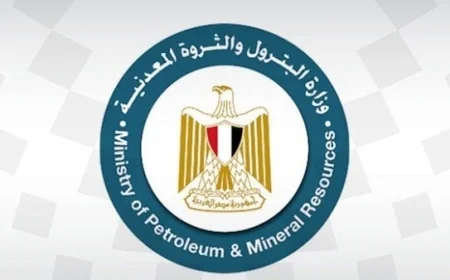 البترول تؤكد عدم وقوع خسائر بشرية أو تلوث نتيجة حادث تصادم ناقلة نفطية بمنصة في خليج السويس