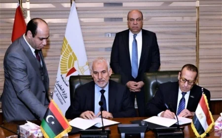 وزير الطيران المدني يؤكد التزام مصر بتقديم الدعم الفني والتنسيق الكامل لليبيا الشقيقة