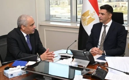 وزير الصناعة يؤكد على دعم الحكومة لمشاريع مجموعة العربي لتعزيز الصناعة المحلية