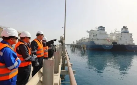 مدبولي يتفقد إجراءات تغويز سفن الغاز بميناء سوميد ويزور صومعة عتاقة لتخزين القمح