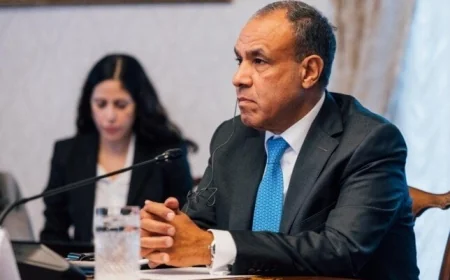 وزير الخارجية ينذر بخطورة النهج التصعيدي وتأثيره على السلم والأمن الإقليميين