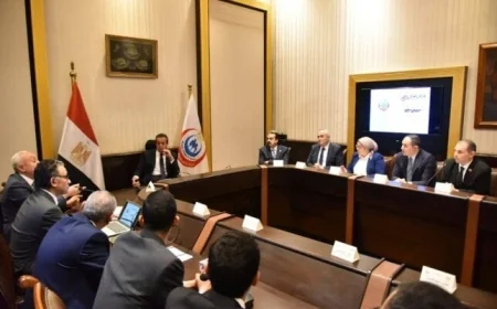 وزير الصحة يستكشف استخدام الروبوتات الجراحية وتقنيات الذكاء الاصطناعي في جراحة العظام