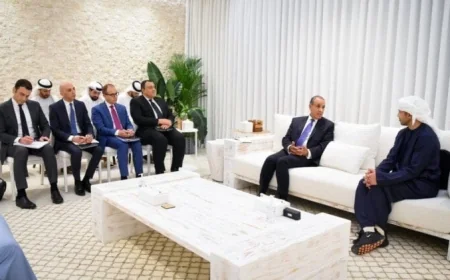 وزير الخارجية يعزي في ضحايا اعتداءات الإمارات الآثمة ويعبر عن تضامنه