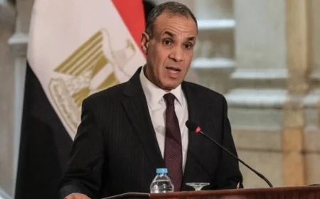 وزير الخارجية المصري يعزز الدبلوماسية العربية بجولات مكوكية لدعم الوحدة وتهدئة النزاعات في المنطقة