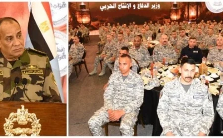 وزير الدفاع يجتمع بمقاتلي القوات الجوية خلال وجبة إفطار مميزة
