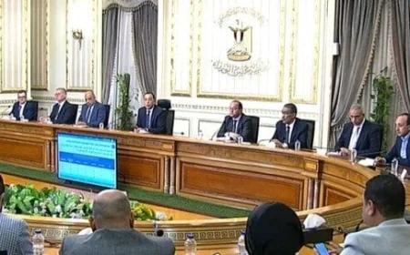 رئيس الوزراء يعقد مؤتمرا صحفيا عاجلا مع بث مباشر لجميع التفاصيل