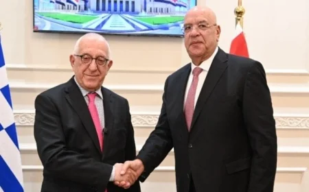 المستشار هشام بدوي يناقش مع نظيره اليوناني استراتيجيات فعالة لمكافحة الهجرة غير الشرعية