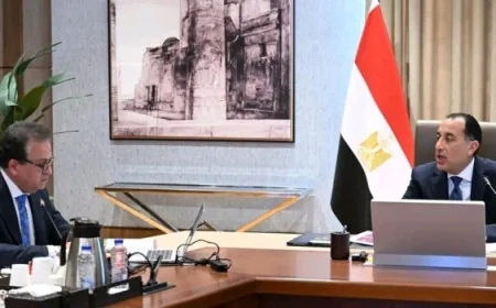 رئيس الوزراء يناقش أبرز قضايا وزارة الصحة مع الوزير للتأكد من تحسين الخدمات الصحية