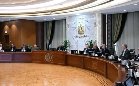 مدبولي يقود اجتماع إدارة الأزمات ويقترح رفع غلق المحال خلال عيد الأقباط