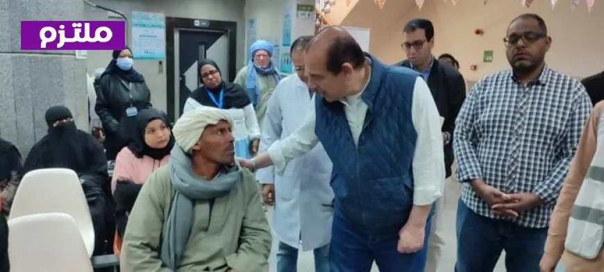 نائب وزير الصحة يقوم بجولة ميدانية في أسوان ويشدد على ضرورة تغيير فلاتر الحضانات