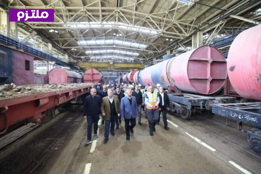 وزير النقل يقوم بجولة تفقدية في ورش عربات جبل الزيتون بمحافظة الإسكندرية