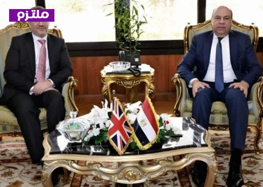 وزير الطيران يلتقي السفير البريطاني في القاهرة لتعزيز التعاون المشترك في النقل الجوي