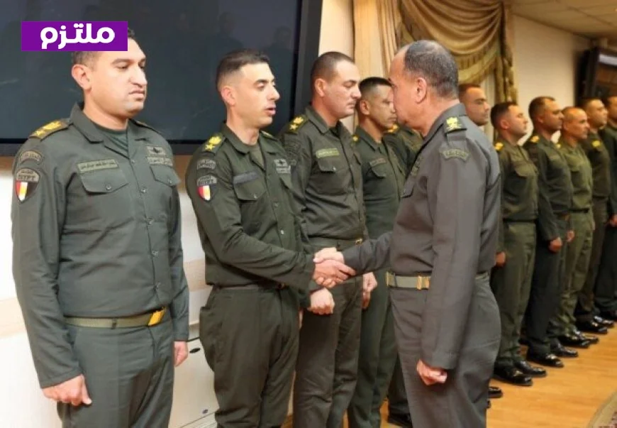 وزير الدفاع يجتمع مع قادة الوحدات العسكرية في الجيشين الثاني والثالث لتعزيز الاستعداد القتالي