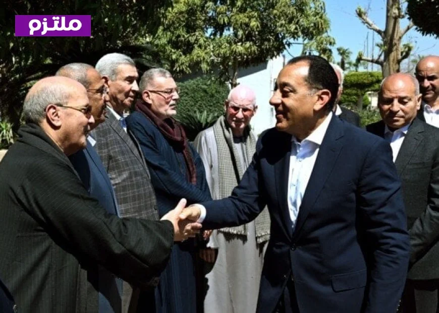 رئيس الوزراء يقوم بجولة تفقدية ميدانية في سوق العبور ويستعرض آخر التطورات بالصور