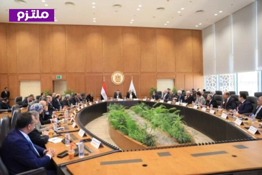 وزير التعليم العالي يعلن خريطة العام الدراسي 2026-2027 ويطلق استراتيجية لترشيد الطاقة في الجامعات