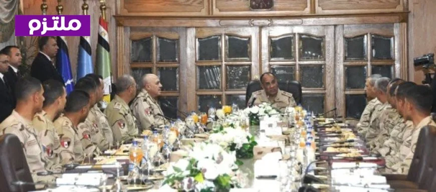 وزير الدفاع يؤكد أهمية وعي رجال القوات المسلحة بالأحداث والمتغيرات الراهنة