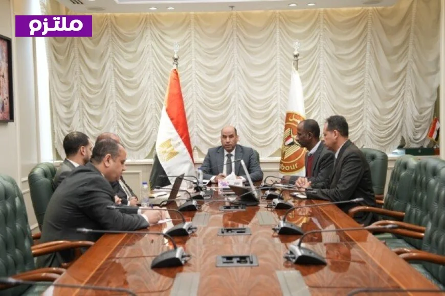 وزير العمل يناقش مع رئيس الجامعة البريطانية تعزيز تأهيل الشباب لسوق العمل الإيطالي