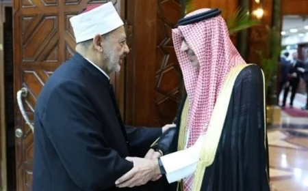 شيخ الأزهر يلتقي السفير السعودي في القاهرة لتعزيز أوجه التعاون المشترك