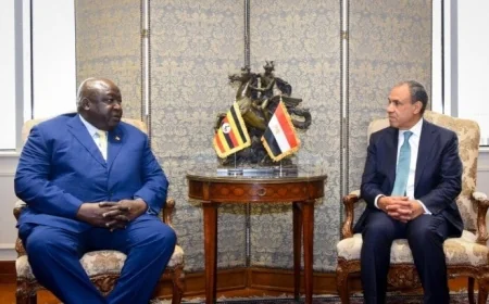 وزير الخارجية يشدد على أهمية التعاون في حوض النيل ويعزز الشراكة الاستراتيجية مع أوغندا