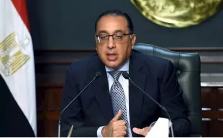 رئيس الوزراء يؤكد إغلاق المحال التجارية يسعى لتقليل حركة الأفراد والسيارات