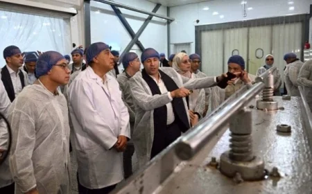 رئيس الوزراء يزور شركة الطحان الرائدة في تصنيع وتعبئة التمور