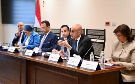 وزير التعليم يعلن خطة لتوفير باقات رقمية آمنة للطلاب أقل من 18 عامًا